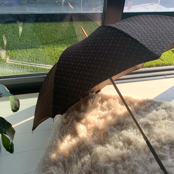 Authentic Louis Vuitton Umbrella Gold trim - Picture 8 of 8